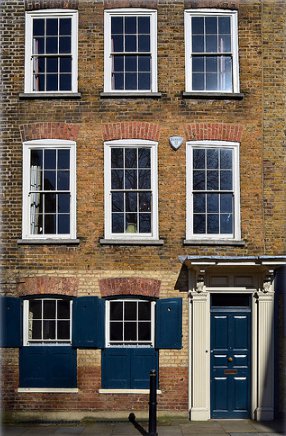 townhouse with sash windows